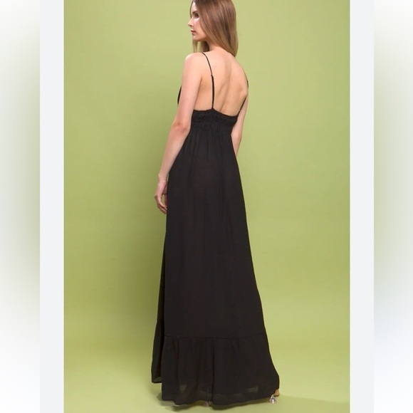 LOVE TREE Black V-Neck Maxi Dress - Picture 3 of 6